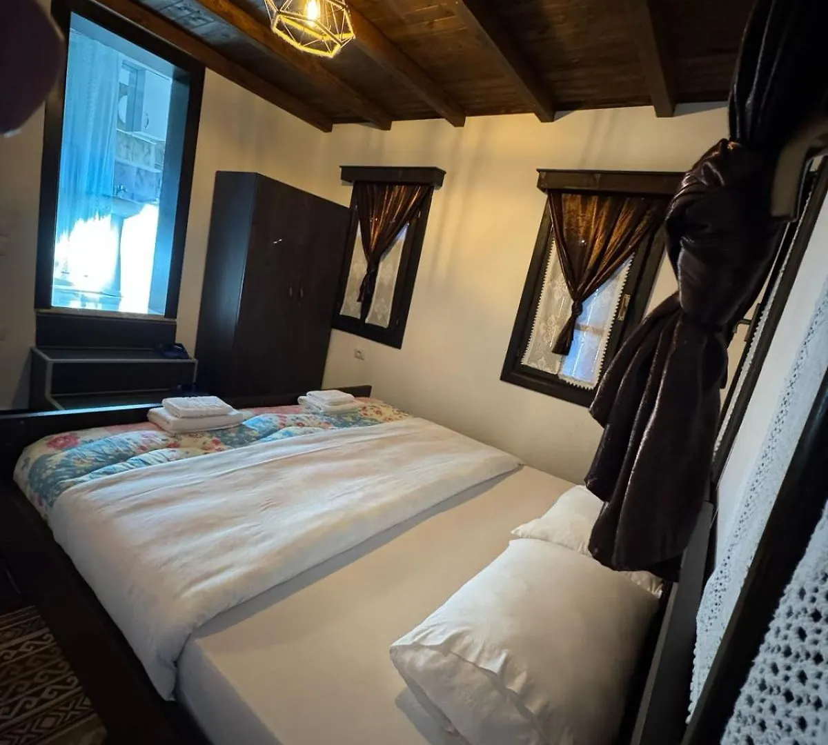Hotel Bujtina Bega Berat 0*,  Albania
