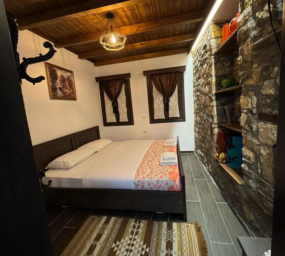 Hotel Bujtina Bega Berat 0*,  Albania